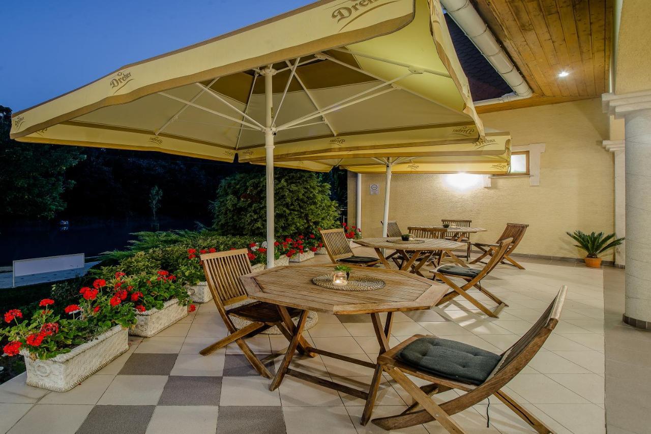 Regia Panzio Bed & Breakfast Halaszi Ngoại thất bức ảnh