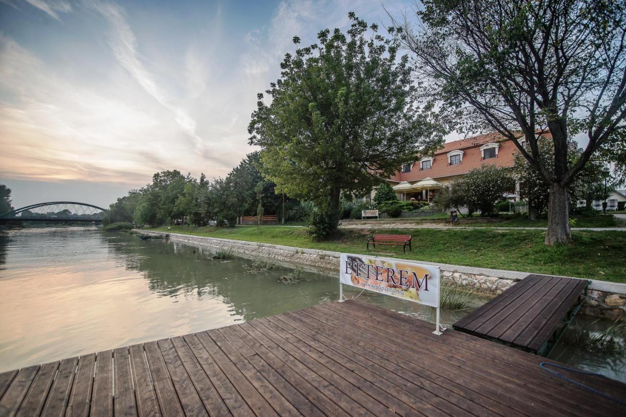 Regia Panzio Bed & Breakfast Halaszi Ngoại thất bức ảnh